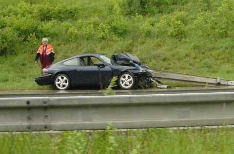 Porsche vs guardrail.