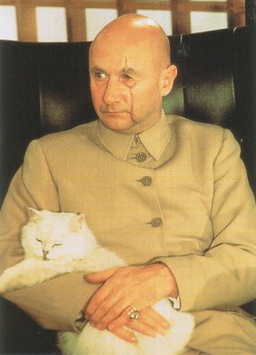 Solomon the cat in Blofeld's lap